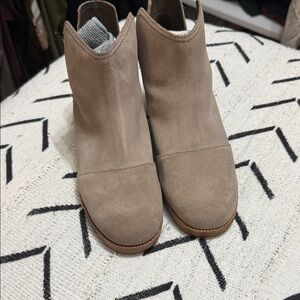 Sorel Women's Taupe Suede Ankle Boots